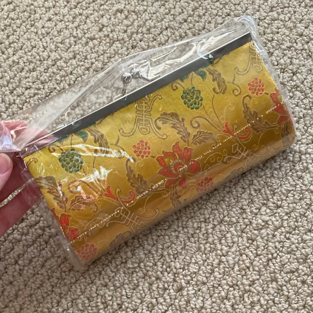 NEW Vintage Kiss Lock Sun Yellow Accordion Style Hard Case Snap Close Wallet
